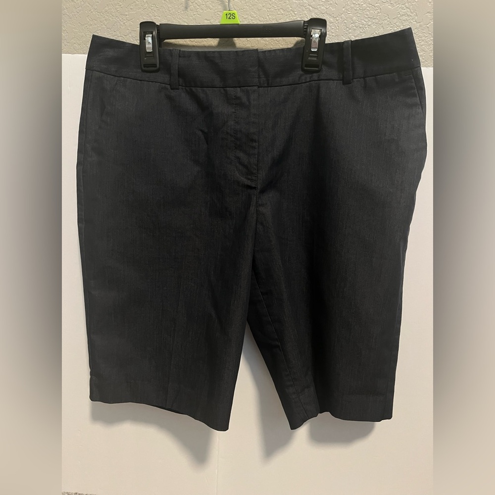TALBOTS Women’s Charcoal Bermudas Dressy Stretch Shorts Size 10 - Picture 2 of 16